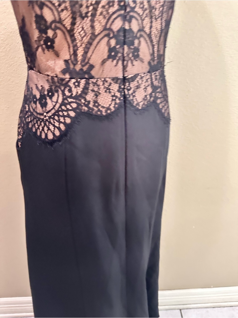 BCBGMAXAZRIA Lilyana evening Dress Size 6 Elegant Black Lace-Inset Evening Gown - Picture 16 of 16